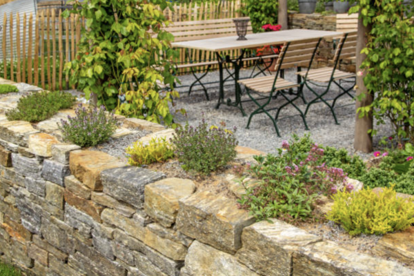 Rockery-wall-magnolia